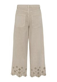 Pantalon beige à jambes larges avec deux poches arrière et ourlet festonné orné de détails de broderie florale ajourée.