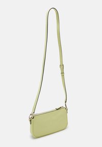 Guess NOELLE POUCH CROSSBODY - Keresztpántos táska - pale yellow
