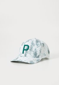 Witte pet met een groen gespikkeld patroon, prominente teal "P" logo aan de voorkant, gebogen klep en gestructureerde stof.