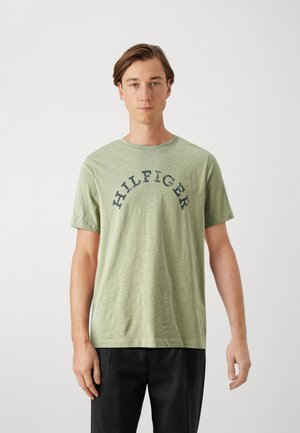 Tommy Hilfiger ARCHED TEE - T-shirt med print - faded olive