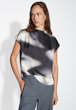 WIDE FIT STRAIGHT CUT - Blouse - black