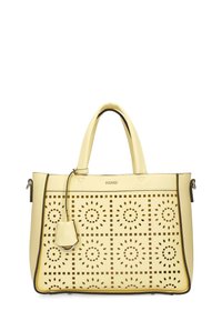 Gelbe Kunstleder-Tote-Bag mit lasergraviertem Blumenmuster, doppelten Griffen und Akzentnähten. Enthält ein abnehmbares kleines Etikett.