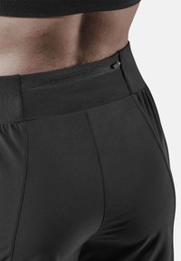 CEP Urheilushortsit - black