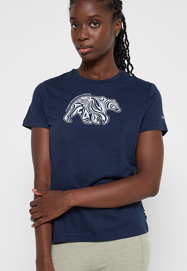 T-shirt en coton bleu marine avec graphic abstrait blanc d'ours sur le devant; manches courtes et col rond.