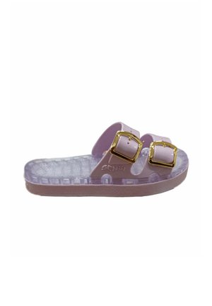 Sandalo slide rosa chiaro con due fibbie dorate regolabili e suola trasparente texturizzata, progettato per un uso casual.