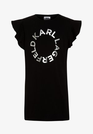 Sort T-shirt med korte, bølgede ærmer og et cirkulært metallic sølvlogo med "KARL LAGERFELD" i fede bogstaver.