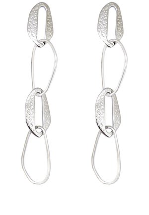 Orecchini a catena in argento con forme ovali collegate e una finitura testurizzata. Accenti lisci e martellati creano interesse visivo.