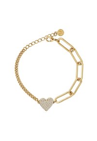 Guldarmband med sammanlänkade länkar, en texturerad kedja och ett hjärtformat charm med klara kristaller inlagda.