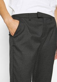 QS Tygbyxor - dark grey