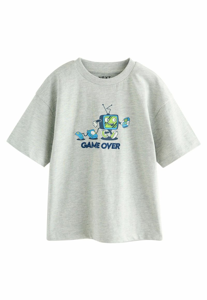 Pelēks īsām piedurknēm t-krekls ar jautru grafiku, uz tās attēlots karikatūru TV varonis un uzraksts "GAME OVER" zils krāsā centrā.