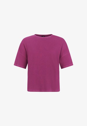 Paars, losvallend geribd gebreid topje met korte mouwen, ronde hals en verlaagde schoudernaden, op een witte achtergrond.