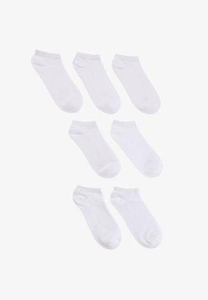 Set di sei paia di calzini a taglio basso, realizzati in morbido tessuto bianco con una superficie liscia e orli a costine. Ogni calzino ha una forma uniforme.