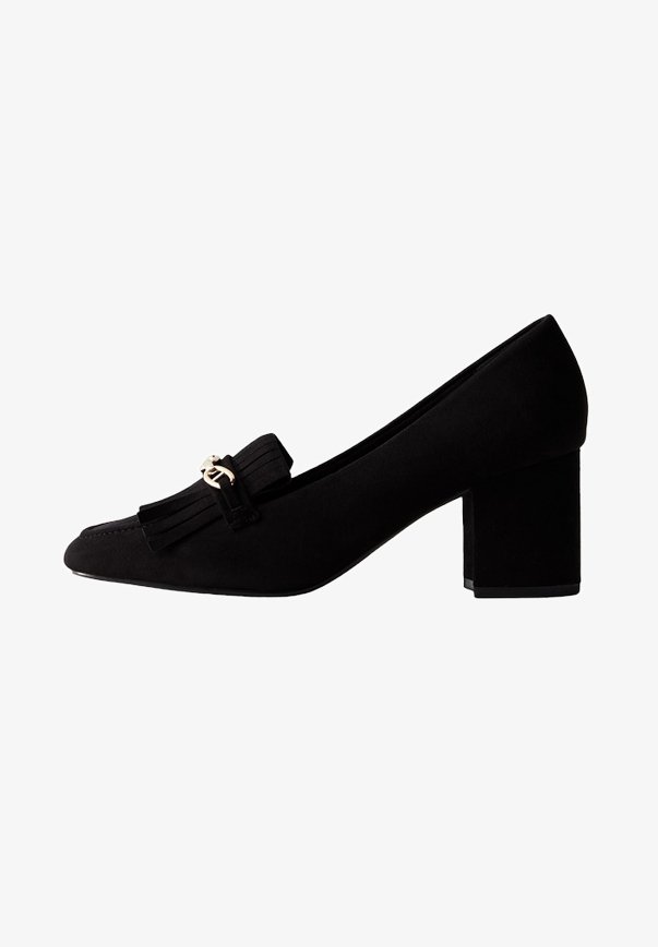 Mocassin pour femme en daim noir à talon moyen, orné de franges et d'un petit détail de boucle dorée sur le devant.