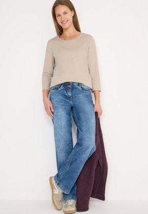 - Bluzka z długim rękawem