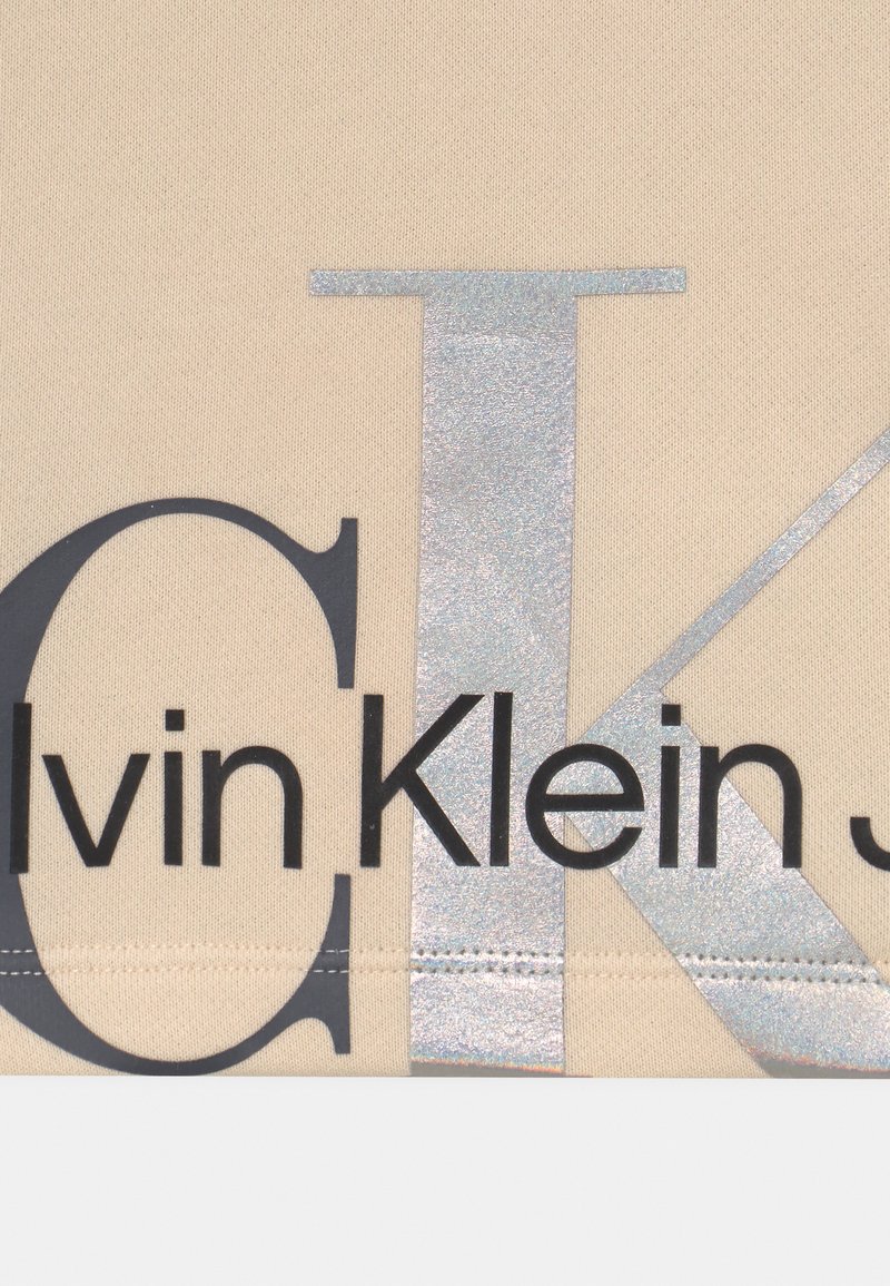 Kinder Pullover | Calvin Klein Jeans MIXED MONOGRAM CUTOFF Sweatshirt muslin/beige - JC27002 Kinder Pullover | Calvin Klein Jeans MIXED MONOGRAM CUTOFF Sweatshirt muslin/beige - JC27002