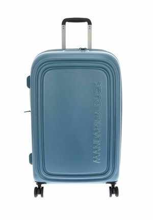 Valise rigide bleue avec quatre roues et poignée télescopique, avec le nom de marque embossé "MANDARINA DUCK" sur le devant.