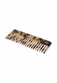 Pettine in plastica con motivo tartaruga, denti larghi, superficie liscia e forma leggermente curvata, adatto per districare i capelli.
