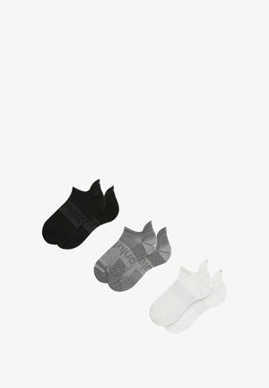Drei Paar Socken: ein schwarzes, ein graues mit Muster und ein weißes. Alle haben ein kurzes Knöcheldesign und eine strukturierten Oberfläche.