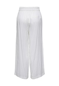 Culottes en lin blanc avec une taille élastique, coupe ample et une poche arrière unique. Texture lisse et design à jambe large pour le confort.