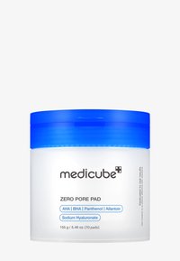 Rund, genomskinlig behållare med blått lock; märkt "Medicube Zero Pore Pad." Innehåller 155 g med 70 pads; framhäver nyckelingredienser som AHA och BHA.