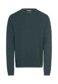 Dunkelblaugrüner Pullover mit langen Ärmeln, strukturiertem Strickmuster, Rundhalsausschnitt und einem Logo-Patch auf dem linken Ärmel. Schlichtes und lässiges Design.