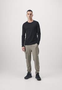 The North Face MOUNTAIN ATHLETICS HYBRID PANT - Hlače za na prostem - grey