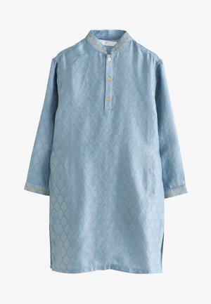 Svetlomodrá etnická košeľa s dlhým rukávom a jemným vzorom listov, stojatým golierom, tromi prednými gombíkmi a zlatou výšivkou na golieri a manžetách.