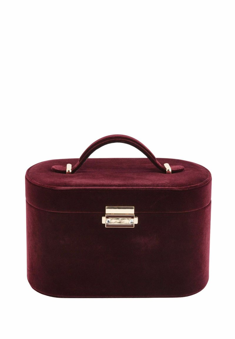 Bordowe welurowe pudełko o zaokrąglonym kształcie, z zapięciem z pozłacanego metalu i górnym uchwytem. Gładka faktura z lekko refleksyjną powierzchnią.