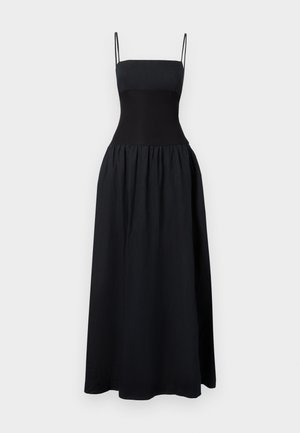 Vestido preto com alças finas e corpete justo. Saia ampla e texturizada que se estende até o chão, apresentando um tecido suave e leve.