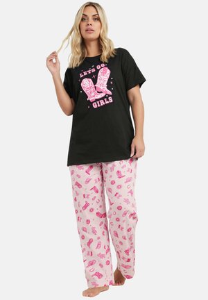 Schwarzes Baumwoll-T-Shirt mit pinkem Grafiktext "LET'S GO GIRLS" und Cowboystiefeln. Pinkfarbene Schlafanzughose mit verschiedenen pinken Motiven und Mustern.