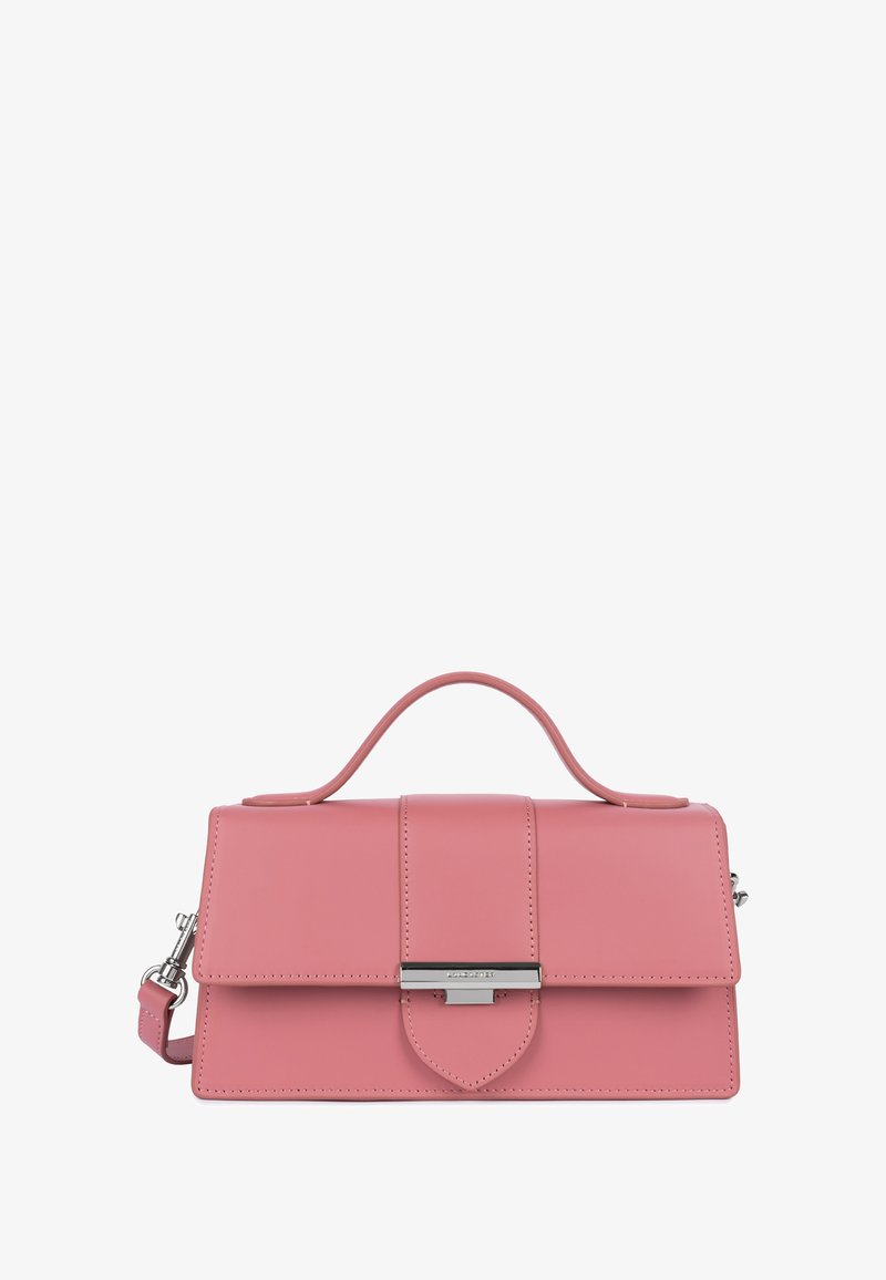 Sac à main en cuir rose avec un design structuré, une poignée supérieure et une bandoulière amovible. Présente un fermoir en métal argenté et des détails cousus.