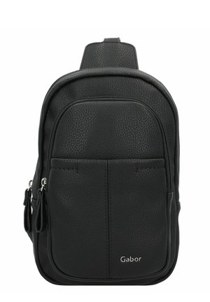 Sac à dos en cuir noir avec une finition texturée, compartiments à double fermeture éclair, poche avant et détail du logo en bas à droite.