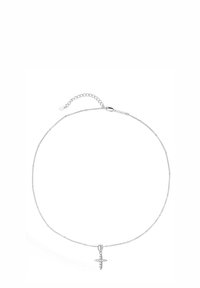 Zilveren ketting met een kruis-hanger versierd met kleine heldere rhinestones; een delicate en minimalistische stijl met een karabijnsluiting.