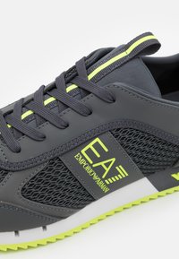EA7 Emporio Armani Sapatilhas - iron gate/yellowfluo