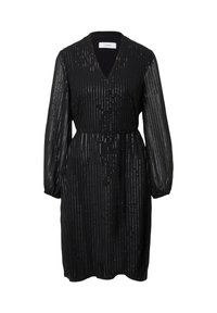 Czarna sukienka z długimi, przezroczystymi rękawami i dekoltem w serek. Pionowe paski i taliowanie podkreślają dopasowany krój.
