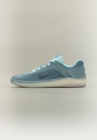 Neizvēlēts, glacier blue/black/smokey blue/sail