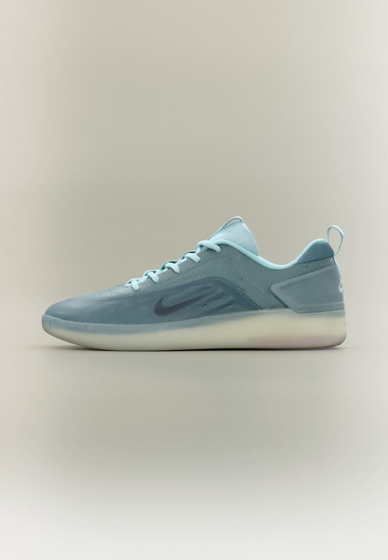 ZOOM NYJAH 4 glacier blue/black/smokey blue/sail/blue