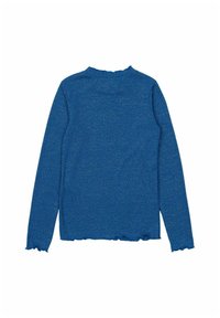Blusa de manga larga azul con un tejido texturizado, que presenta un escote y dobladillo con puntas. La tela tiene un brillo sutil y un diseño ajustado.