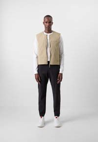 Rapha MENS INSULATED VEST - Vesta - tree house/dusky green