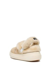 Flower Mountain Pantuflas - beige