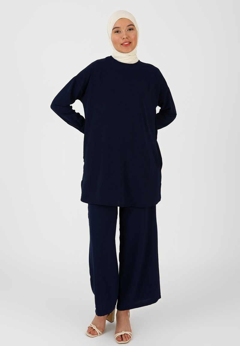 Modanisa Blue Modanisa REFKA CASUAL 2 SET - Trousers - royal blue - Zalando.ie