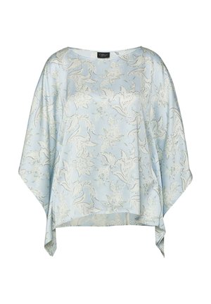 Jasnoniebieska luźna bluzka z szerokimi rękawami i białym kwiatowym wzorem paisley, dekoltem w łódkę i asymetrycznym dołem.