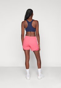 ONLY Play ONPMILA-2 LIFE LOOSE SHORTS - Sporta šorti - raspberry sorbet