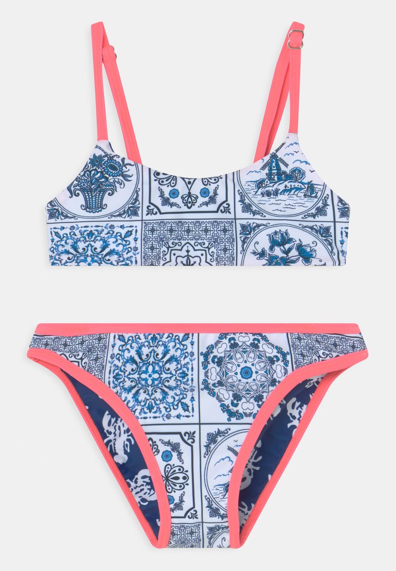 Biquíni em duas peças com um padrão de azulejos azul e branco, com alças e acabamentos em rosa. O topo tem alças ajustáveis; a parte de baixo é no estilo biquíni.