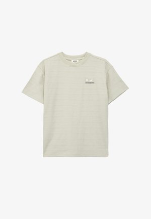 Lichtbeige T-shirt met korte mouwen en ronde hals, voorzien van subtiele horizontale strepen en een klein rechthoekig logo op de linkerborst.