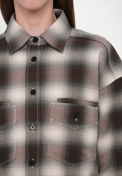 CLOSED CROPPED FRONT OVERSIZED SHIRT - Košilová halenka  - dark raisin red
