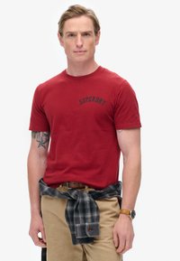 Superdry & Co TATTOO GRAPHIC  - Camiseta estampada - winery red