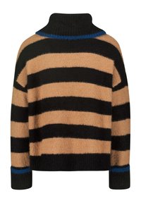 Pull à col roulé avec de larges rayures horizontales noires et marron clair, bordure bleue au col et aux poignets, manches longues et texture duveteuse.