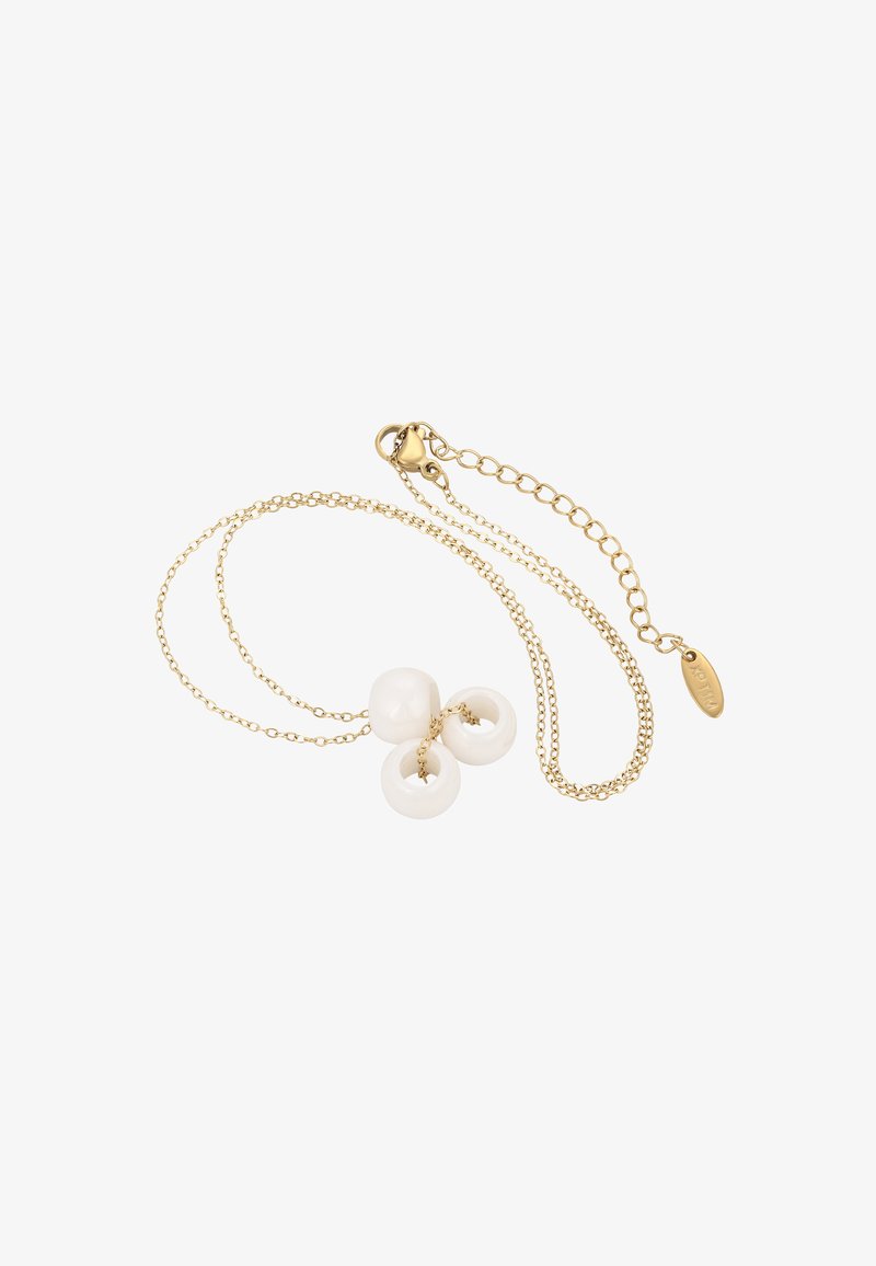 Collana in oro con tre perline in ceramica bianca. Due perline tonde e una perla quadrata, dotata di chiusura a gabbia e lunghezza regolabile.