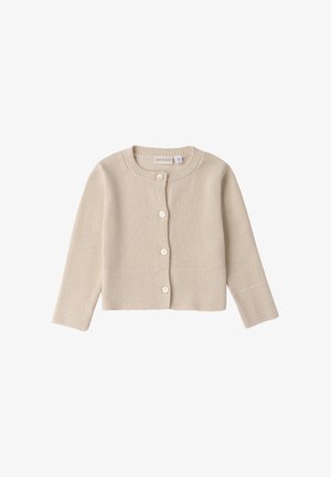 Beige gestrickte Strickjacke mit rundem Ausschnitt, langen Ärmeln und fünf dekorativen blumenförmigen Knöpfen. Strukturierte Maschenverarbeitung am Saum.